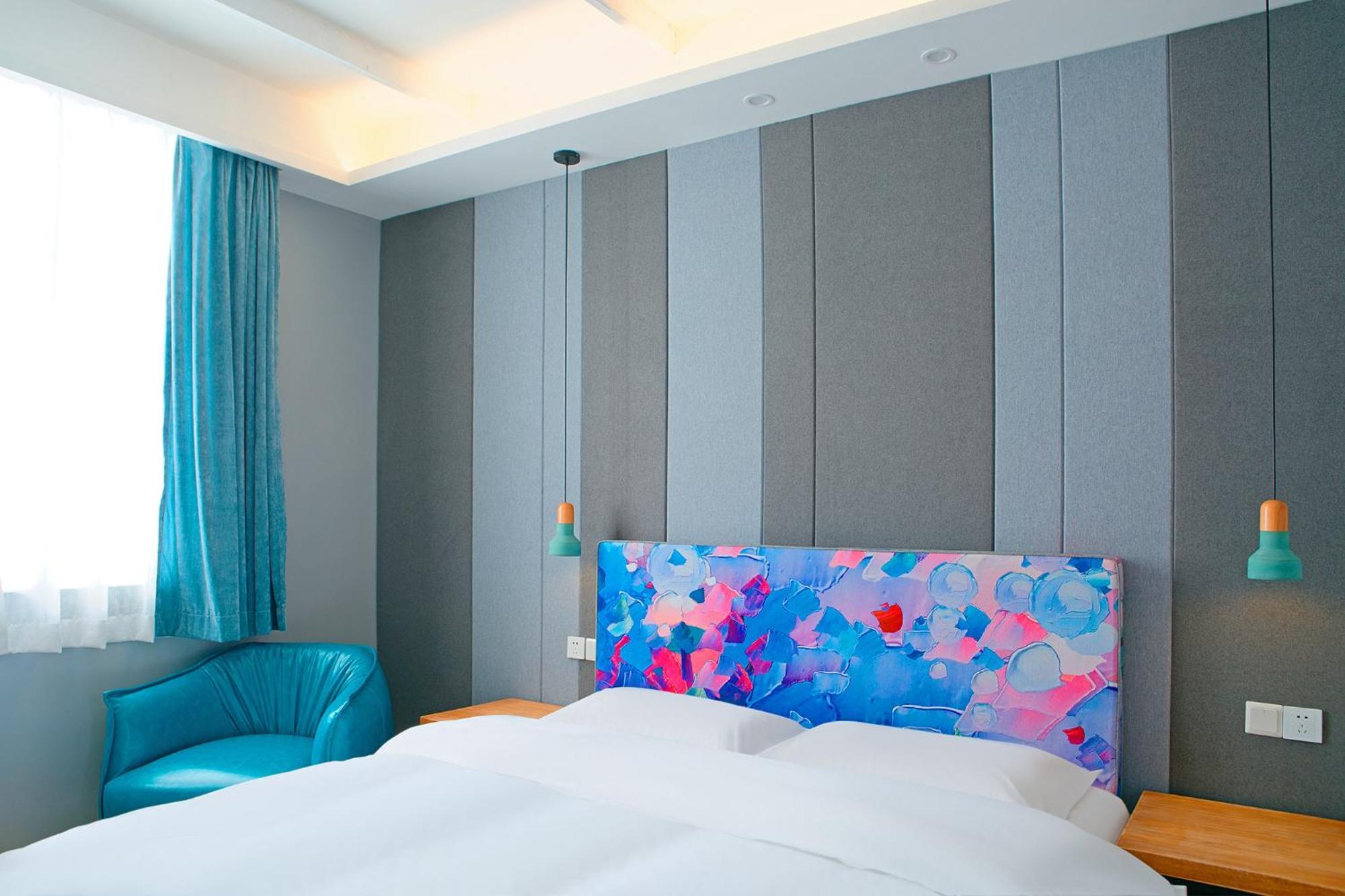 The Cloudland International Youth Hostel Close To The City Center,10 Min Walks To The Subway, Close To The Night Market, Old Street, Green Lake, English-Speaking Service, Free Activity Convenient Payment And Visa Cards Are Accepted Kunming Luaran gambar