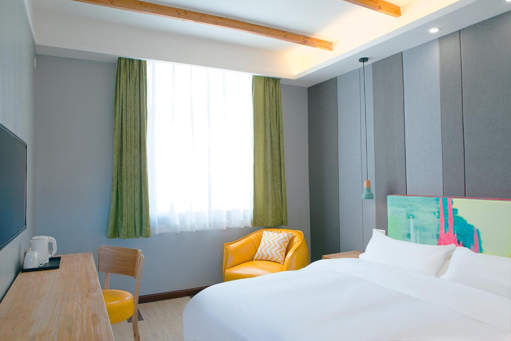The Cloudland International Youth Hostel Close To The City Center,10 Min Walks To The Subway, Close To The Night Market, Old Street, Green Lake, English-Speaking Service, Free Activity Convenient Payment And Visa Cards Are Accepted Kunming Luaran gambar