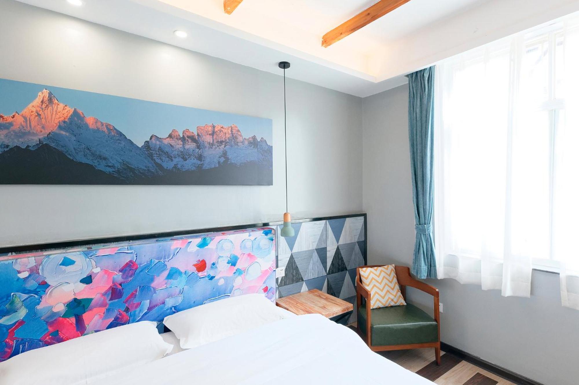 The Cloudland International Youth Hostel Close To The City Center,10 Min Walks To The Subway, Close To The Night Market, Old Street, Green Lake, English-Speaking Service, Free Activity Convenient Payment And Visa Cards Are Accepted Kunming Luaran gambar