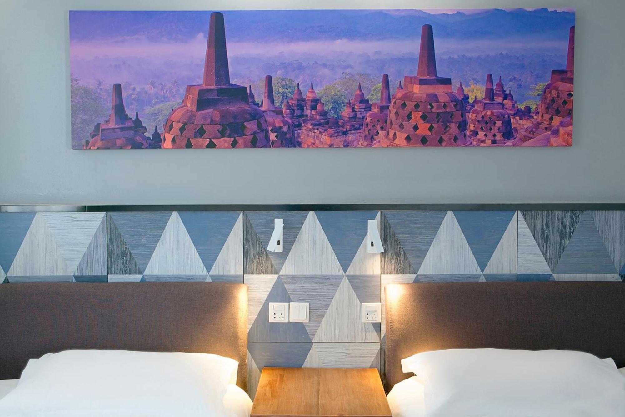 The Cloudland International Youth Hostel Close To The City Center,10 Min Walks To The Subway, Close To The Night Market, Old Street, Green Lake, English-Speaking Service, Free Activity Convenient Payment And Visa Cards Are Accepted Kunming Luaran gambar