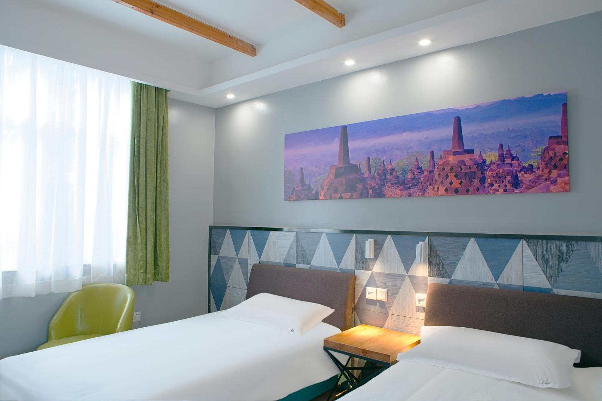 The Cloudland International Youth Hostel Close To The City Center,10 Min Walks To The Subway, Close To The Night Market, Old Street, Green Lake, English-Speaking Service, Free Activity Convenient Payment And Visa Cards Are Accepted Kunming Luaran gambar