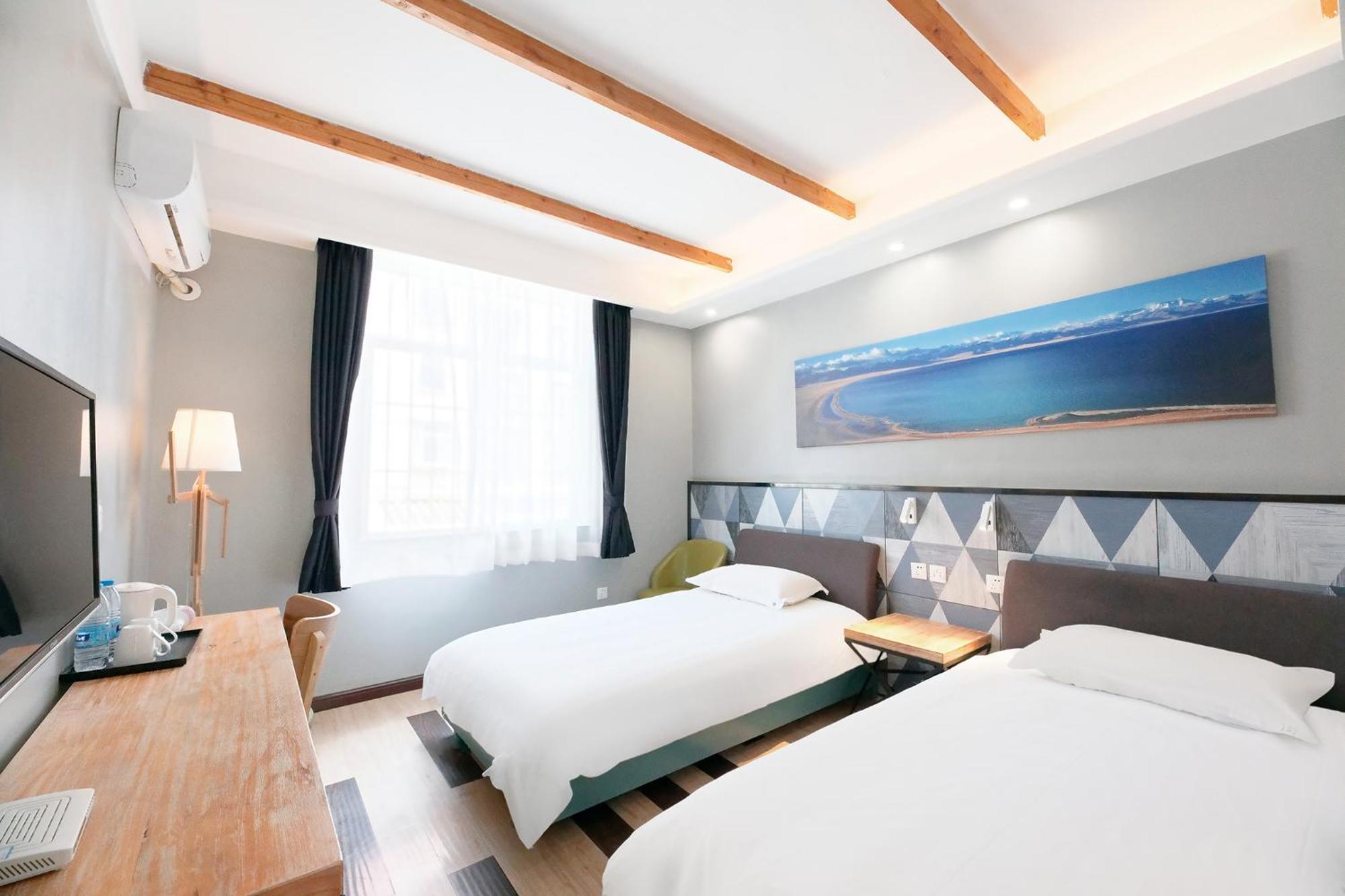 The Cloudland International Youth Hostel Close To The City Center,10 Min Walks To The Subway, Close To The Night Market, Old Street, Green Lake, English-Speaking Service, Free Activity Convenient Payment And Visa Cards Are Accepted Kunming Luaran gambar