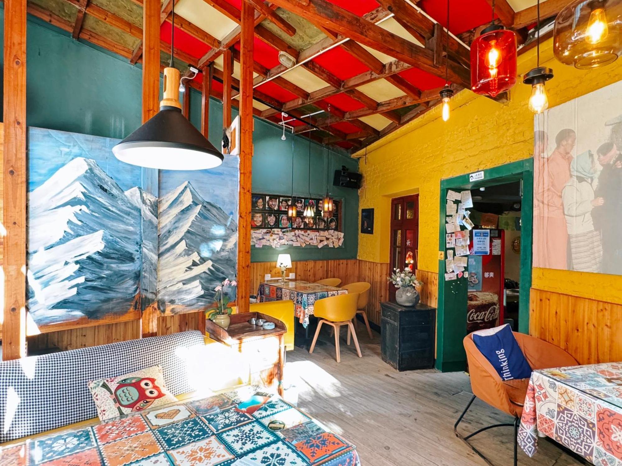 The Cloudland International Youth Hostel Close To The City Center,10 Min Walks To The Subway, Close To The Night Market, Old Street, Green Lake, English-Speaking Service, Free Activity Convenient Payment And Visa Cards Are Accepted Kunming Luaran gambar