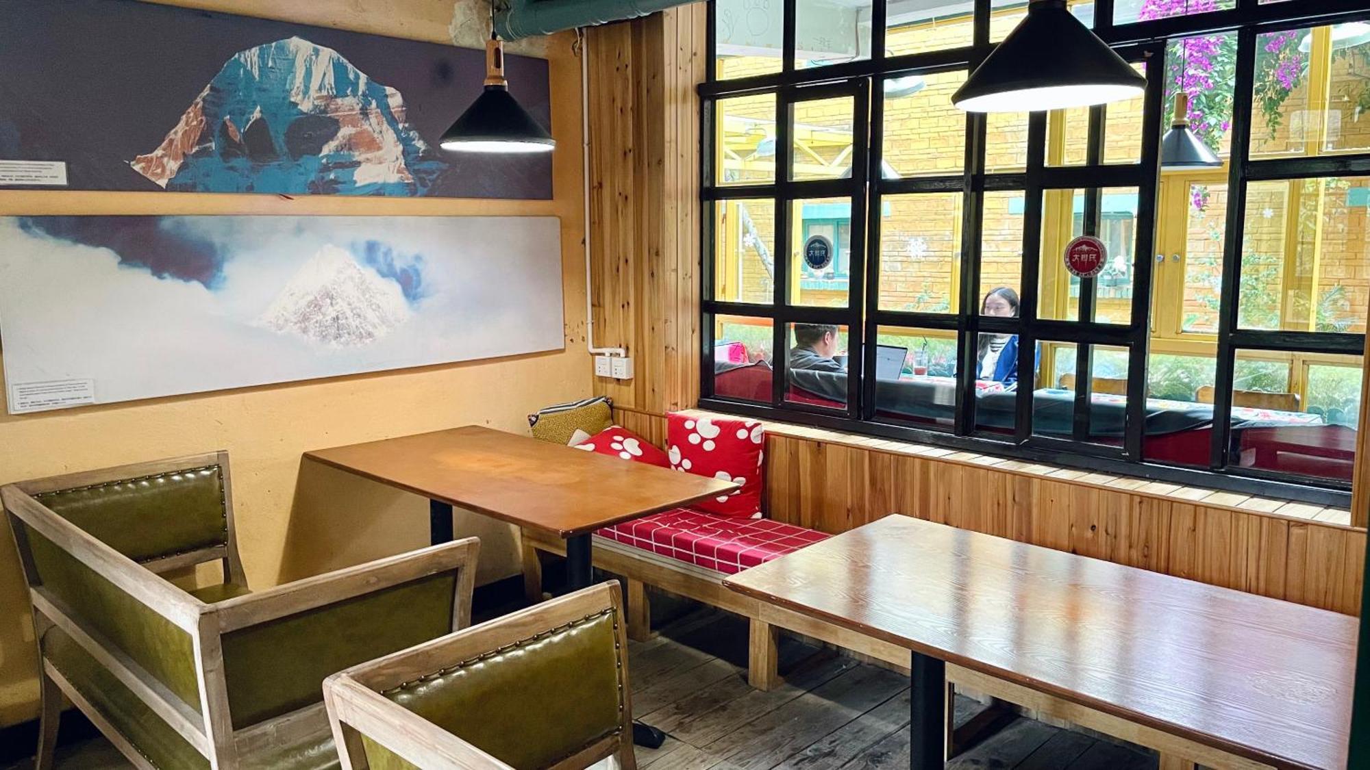 The Cloudland International Youth Hostel Close To The City Center,10 Min Walks To The Subway, Close To The Night Market, Old Street, Green Lake, English-Speaking Service, Free Activity Convenient Payment And Visa Cards Are Accepted Kunming Luaran gambar
