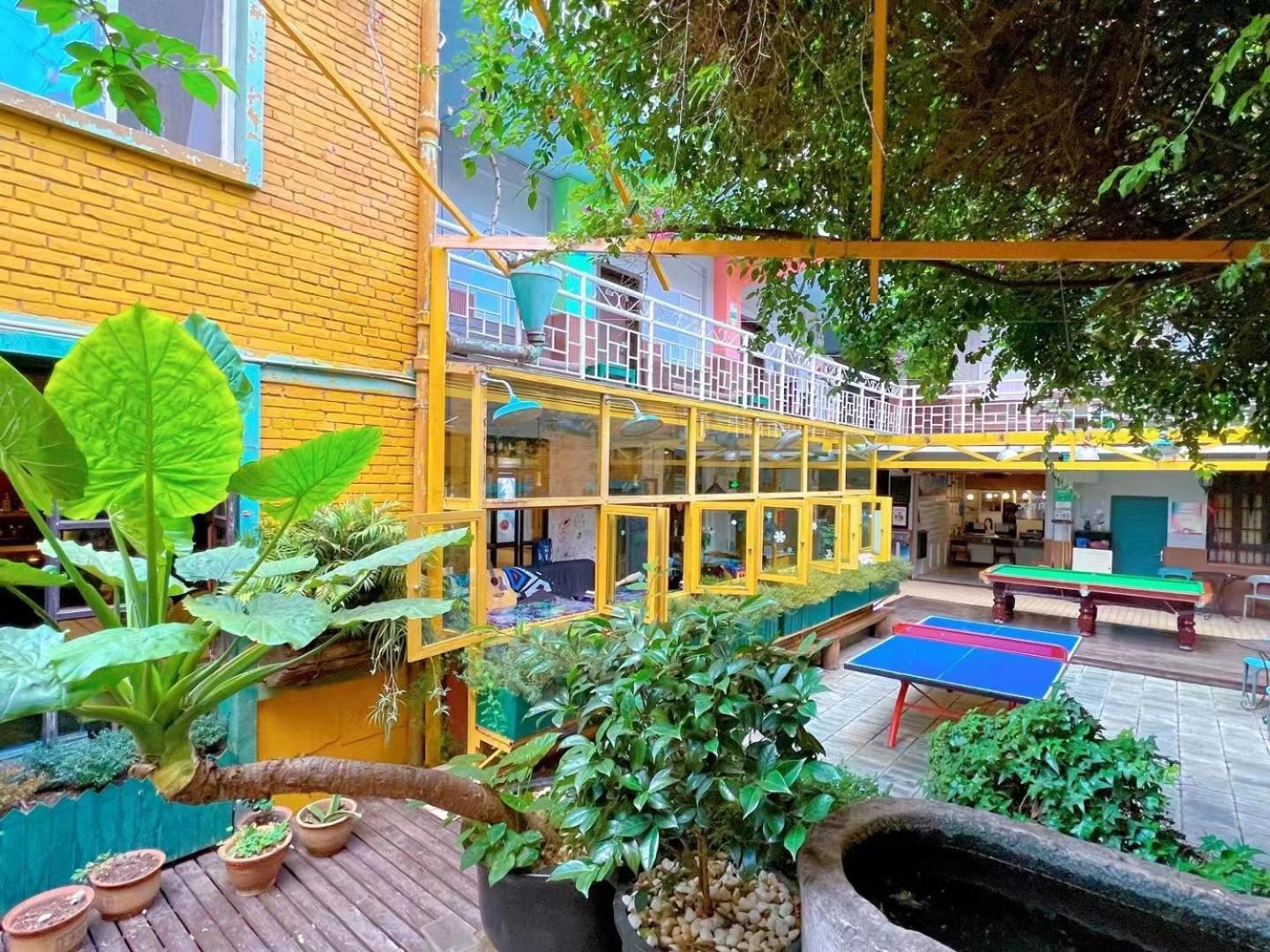 The Cloudland International Youth Hostel Close To The City Center,10 Min Walks To The Subway, Close To The Night Market, Old Street, Green Lake, English-Speaking Service, Free Activity Convenient Payment And Visa Cards Are Accepted Kunming Luaran gambar